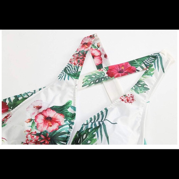 ✨FLORAL ONE PIECE SWIMSUIT✨ - Picture 3 of 8